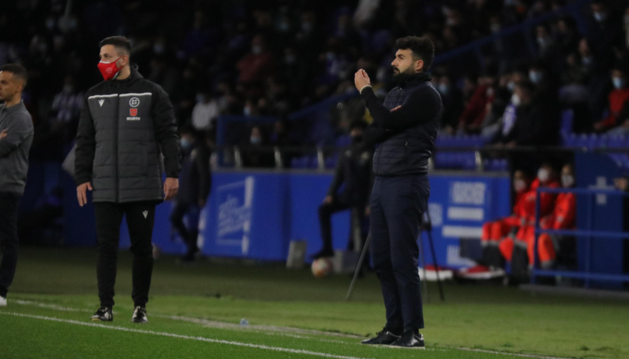 Fernández Romo, durante un Dépor-Racing de Santander de la temporada 2020-21