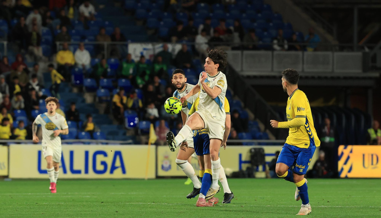 Mulattieri y Eddahchouri, durante el partido contra Las Palmas