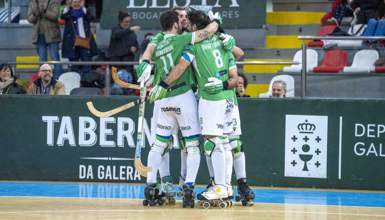 Los jugadores del Liceo celebran un gol contra el Cerdanyola