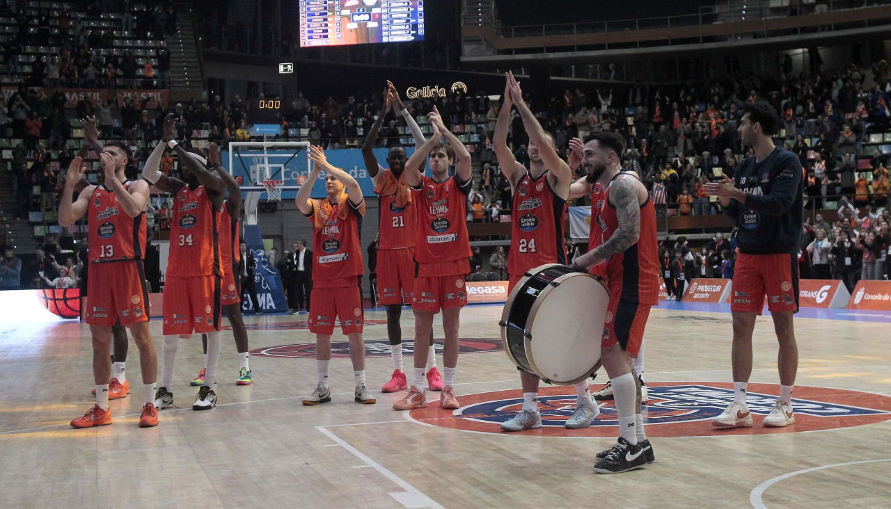 Los jugadores del Leyma celebran la victoria ante el Palma