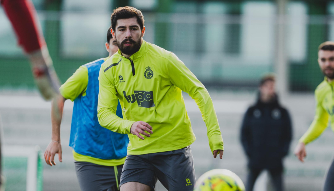El delantero georgiano Giorgi Guliashvili, en un entrenamiento con el Racing de Santander