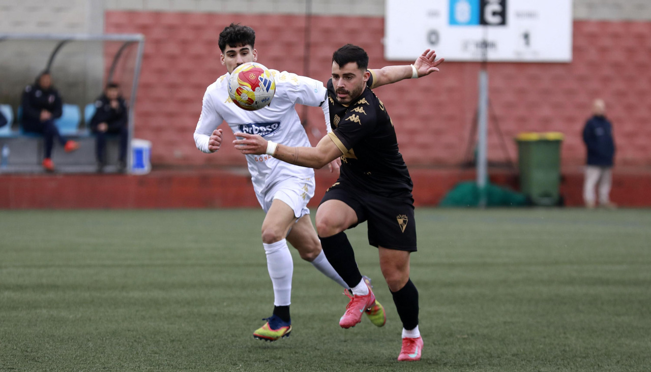 Imagen del Silva-Arosa disputado ayer domingo en A Grela