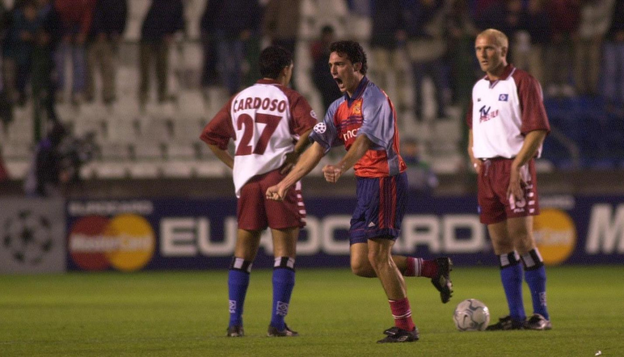 Lionel Scaloni celebra su gol en el minuto 90+3 frente al Hamburgo, en el primer partido de la historia de la Champions League como Riazor como escenario, en la temporada 2000-01