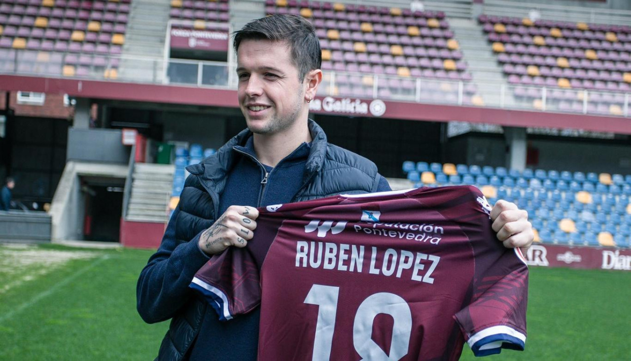 Rubén López, durante a súa presentación co Pontevedra