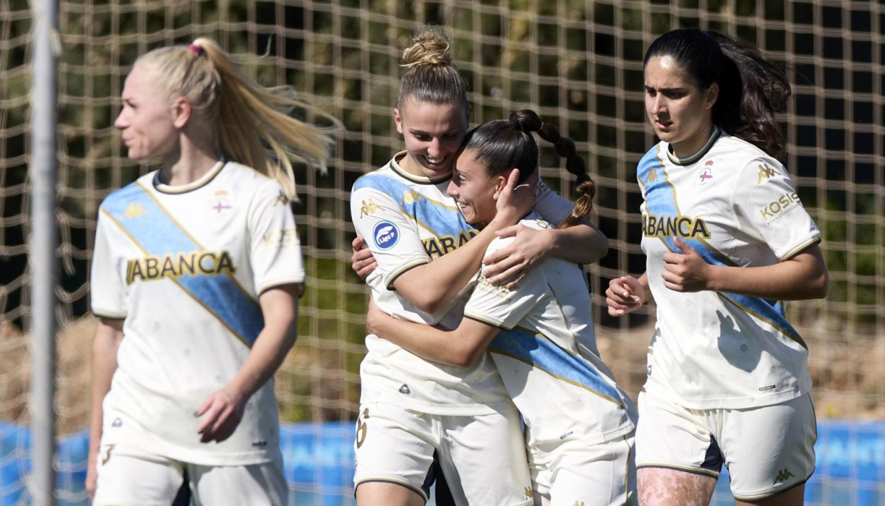 Barth, Marisa, Olaya y Artero celebran el gol de la remontada ante el Levante