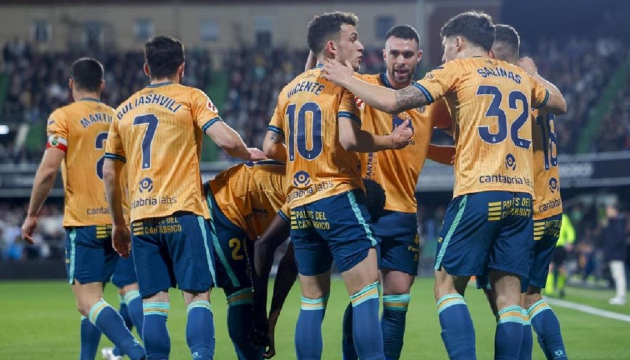 El Racing celebra el 0-1 en Castalia