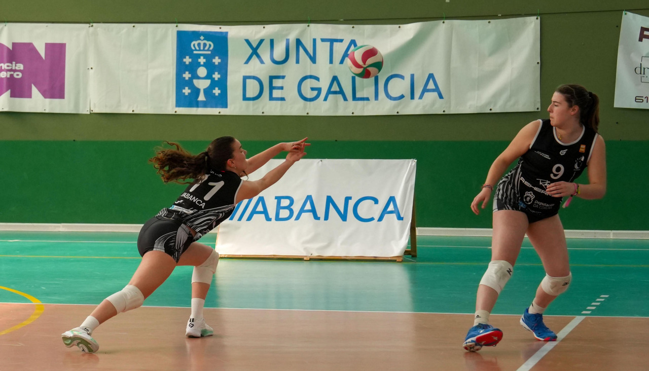 Una acción defensiva del Ciudad de A Coruña ante Ekialde