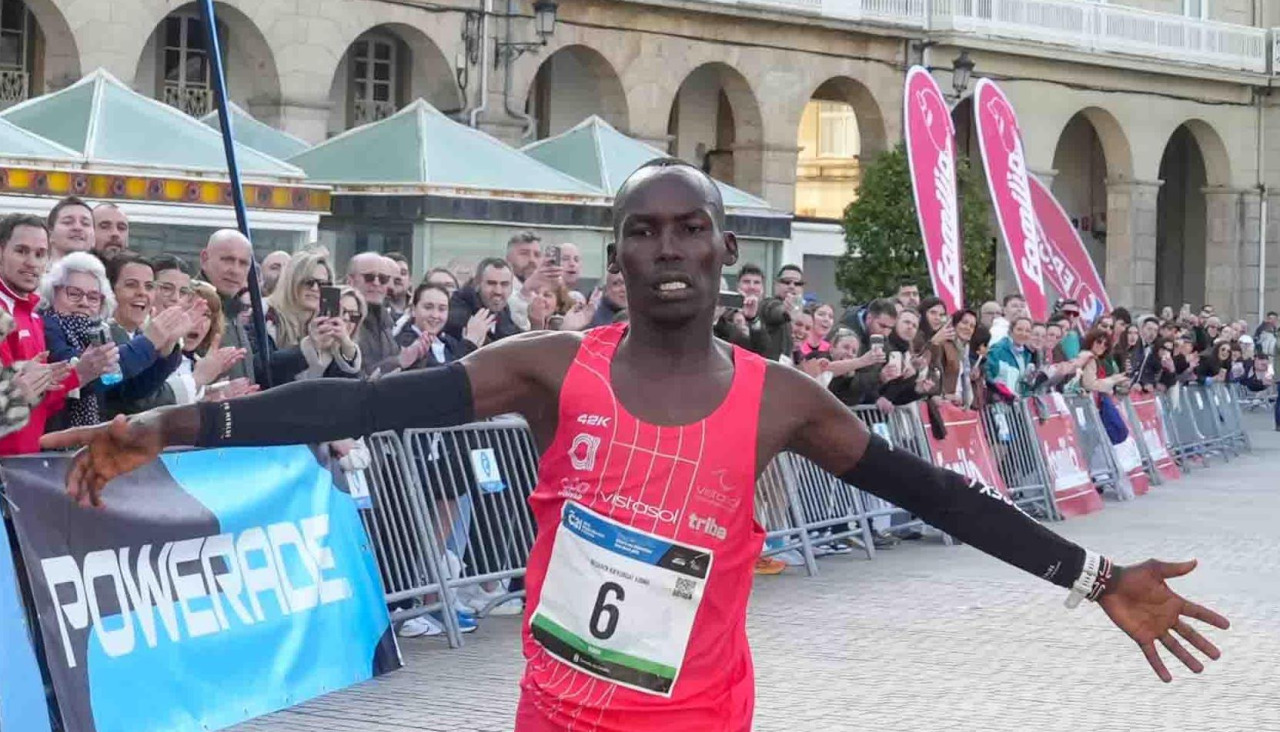 Meshack Kipkurgat cruza la meta de la C21 2026