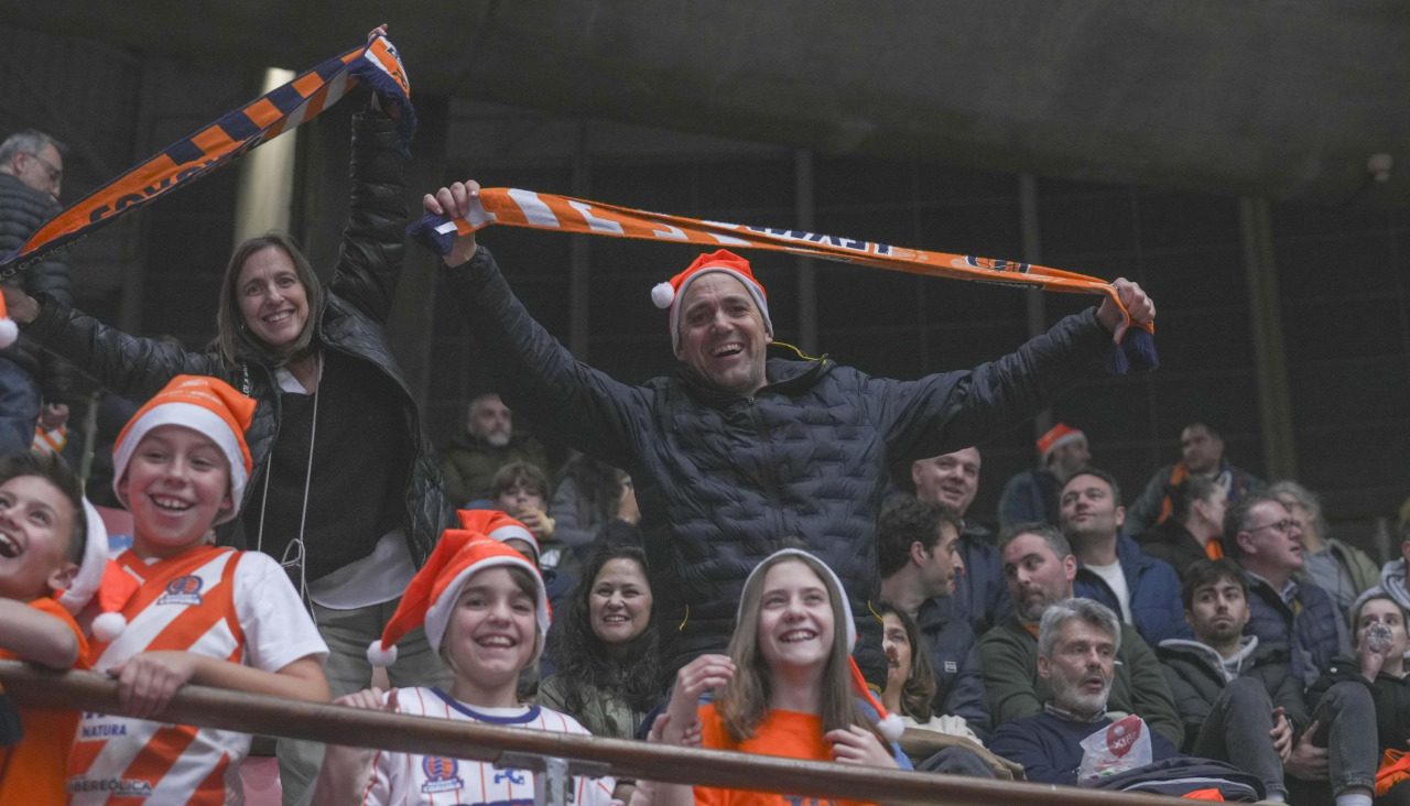 Aficionados del Leyma en el derbi contra el Ourense de la primera vuelta