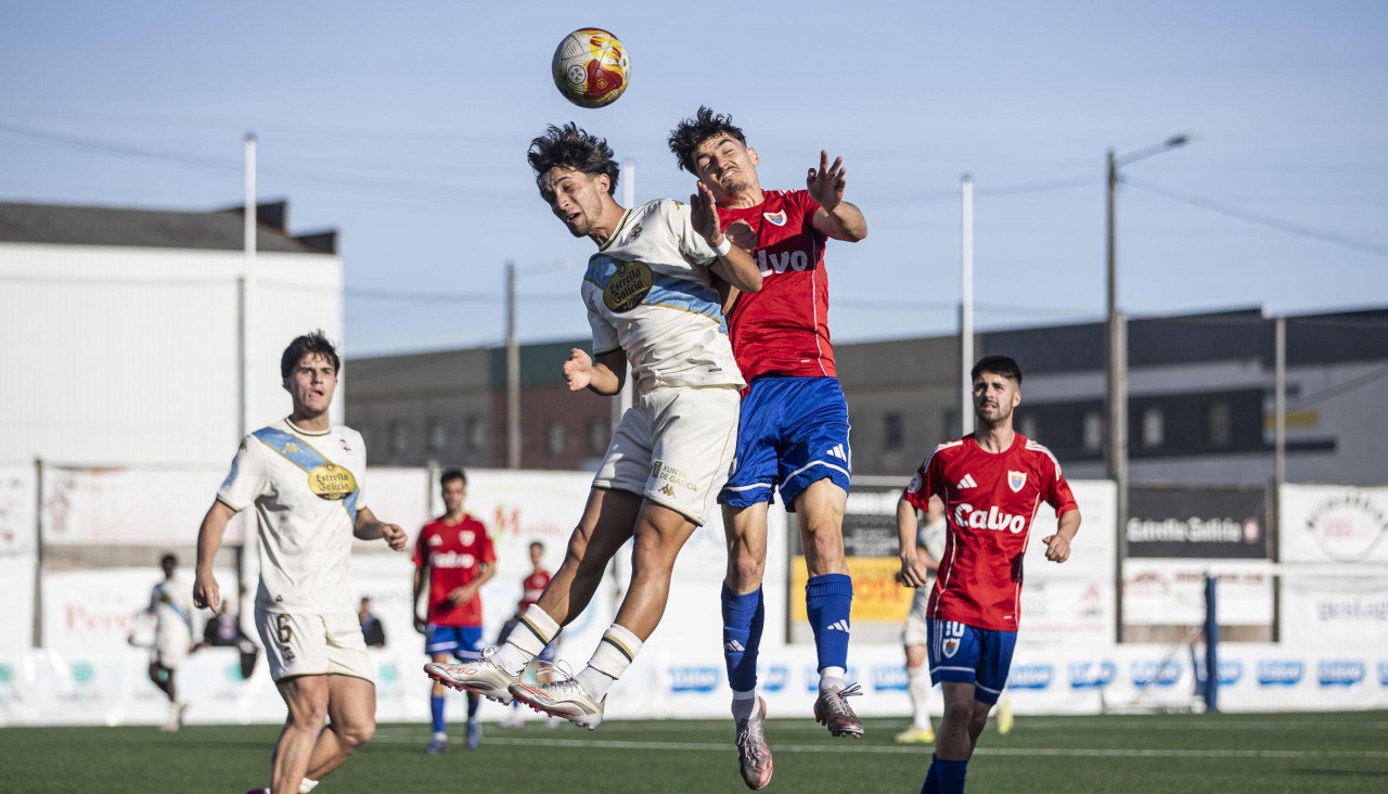 Lance de juego en el encuentro entre Bergantiños y Fabril