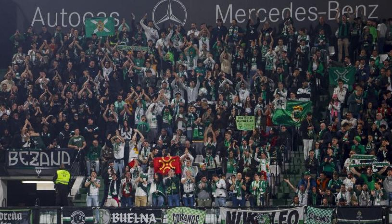 Aficionados del Racing de Santander, durante el partido de la jornada 28 de la Liga 2025-26 en Castalia, contra el Castellón