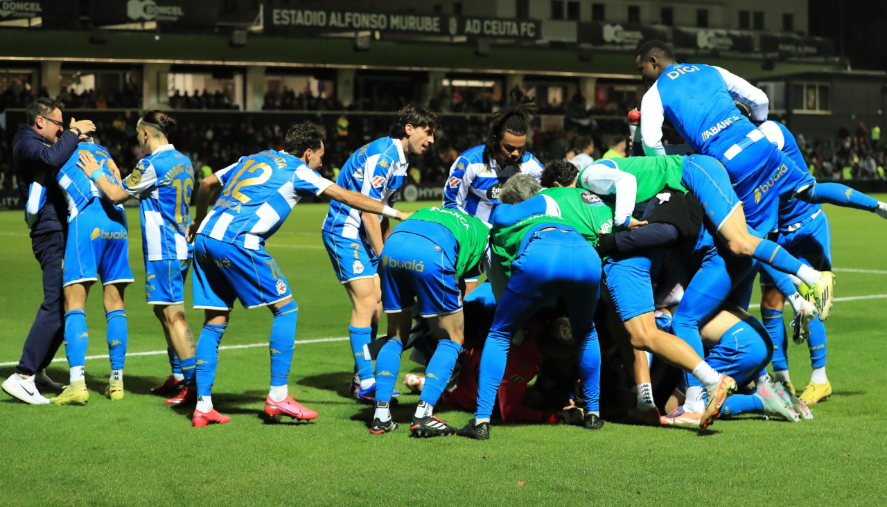 Los jugadores del Deportivo celebrando el gol de Alti en Ceuta