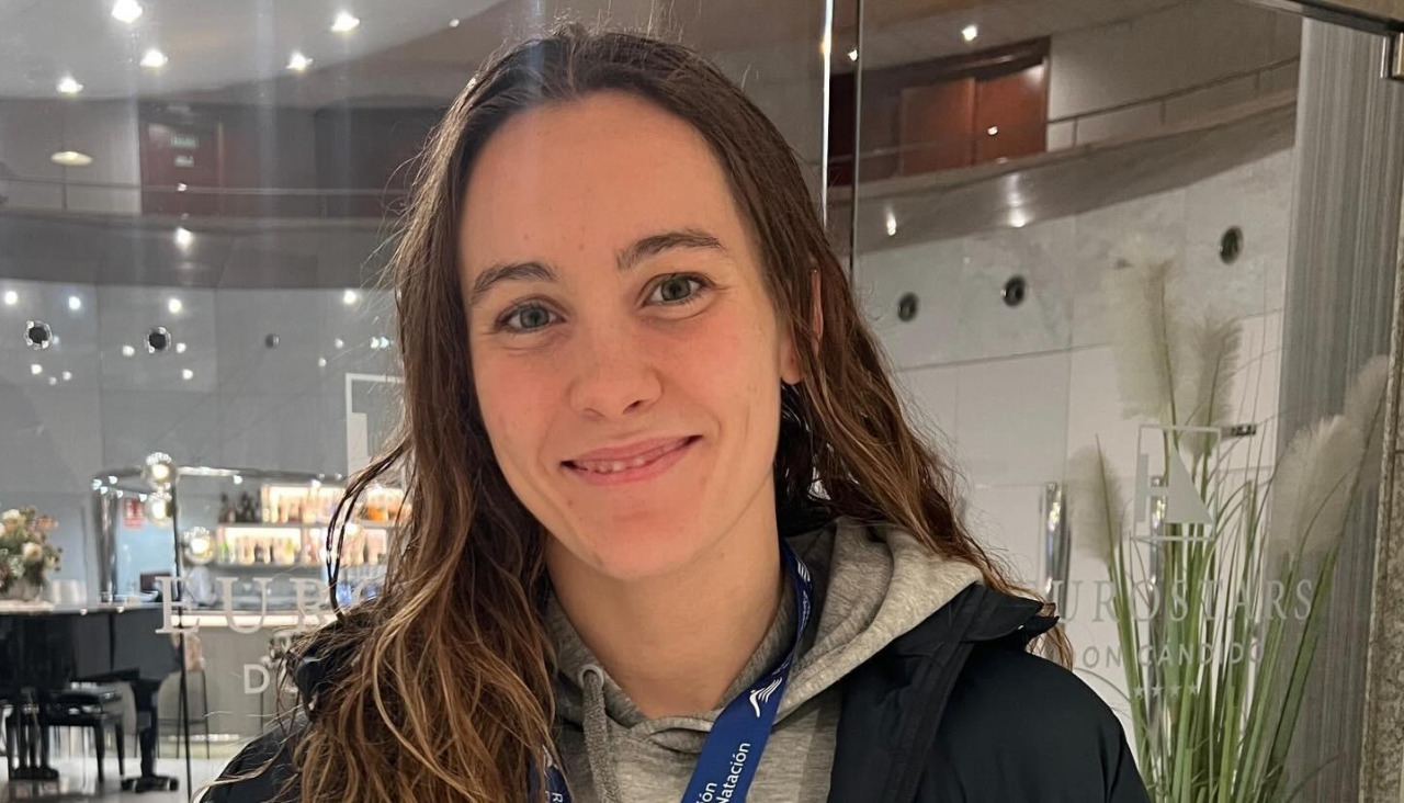 Paula Otero con su medalla de plata de 800m
