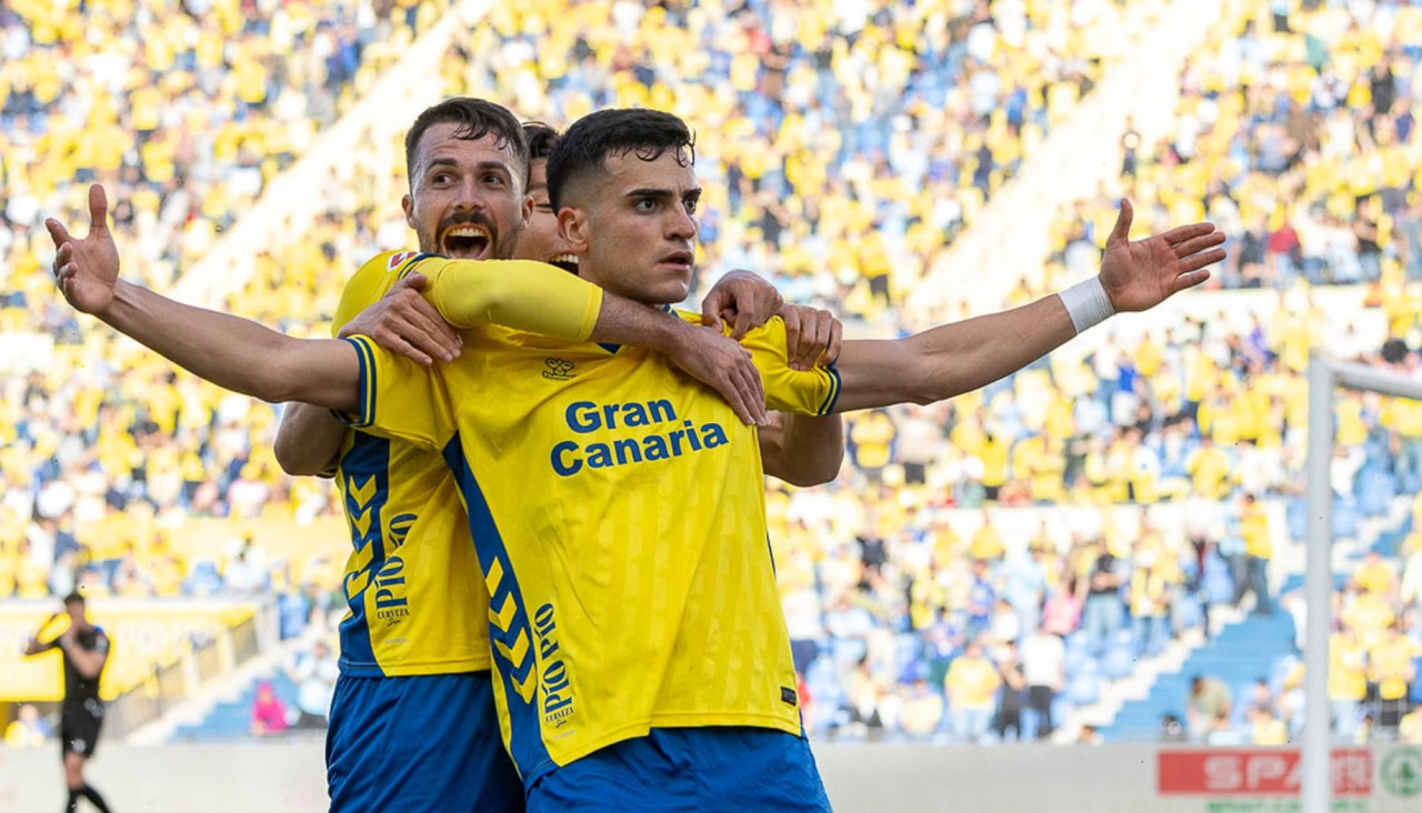 Ale García celebra su gol con Las Palmas ante el Sporting