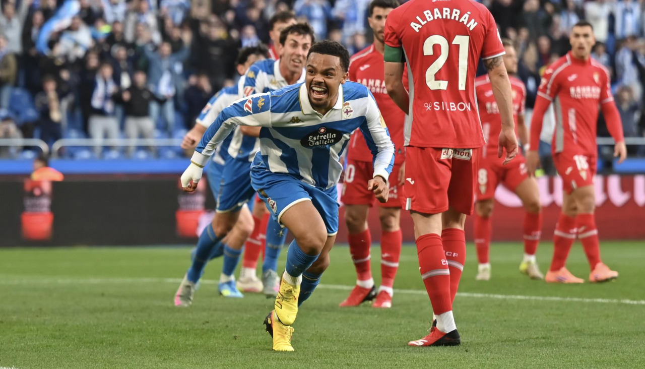 Noubi celebra su gol