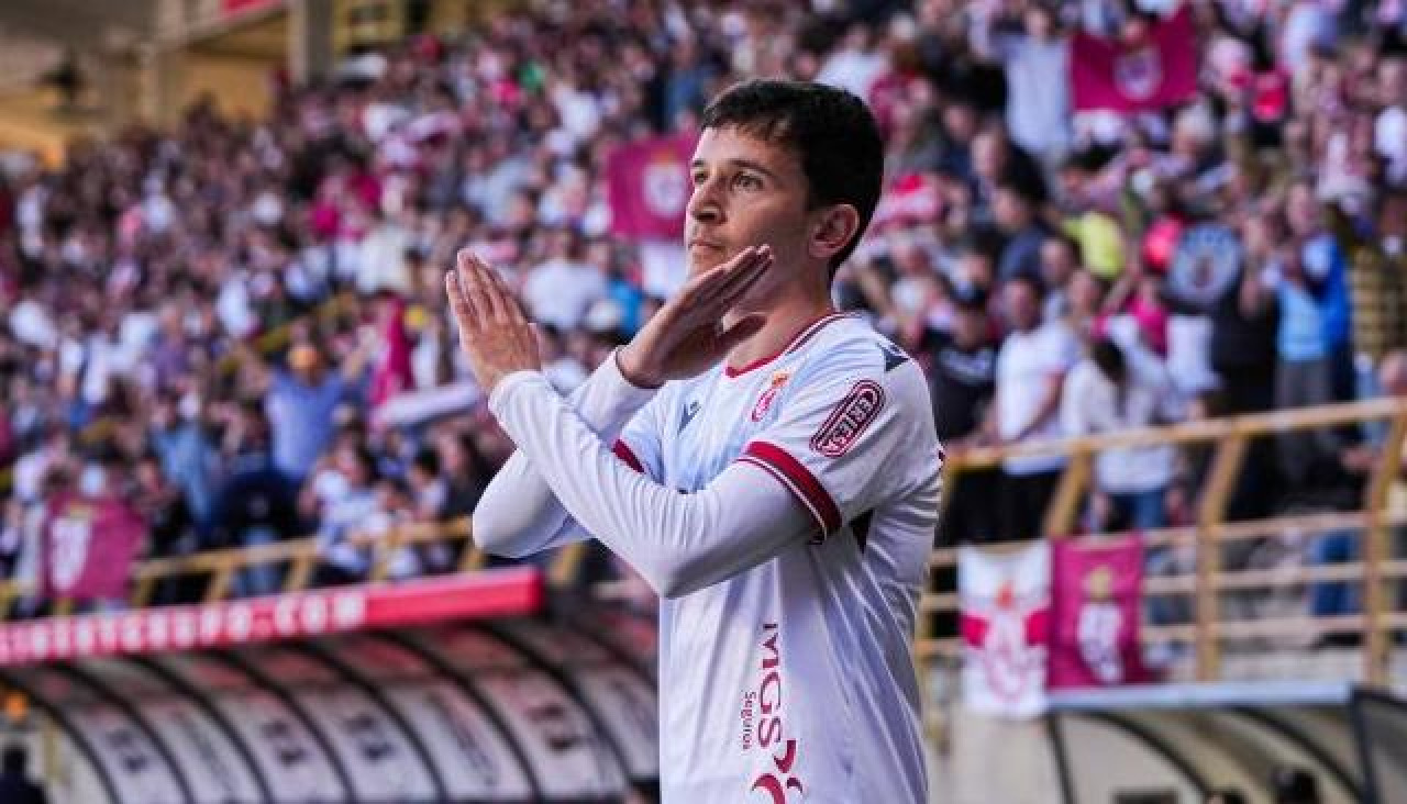 Luis Chacón celebra su gol ante el Valladolid