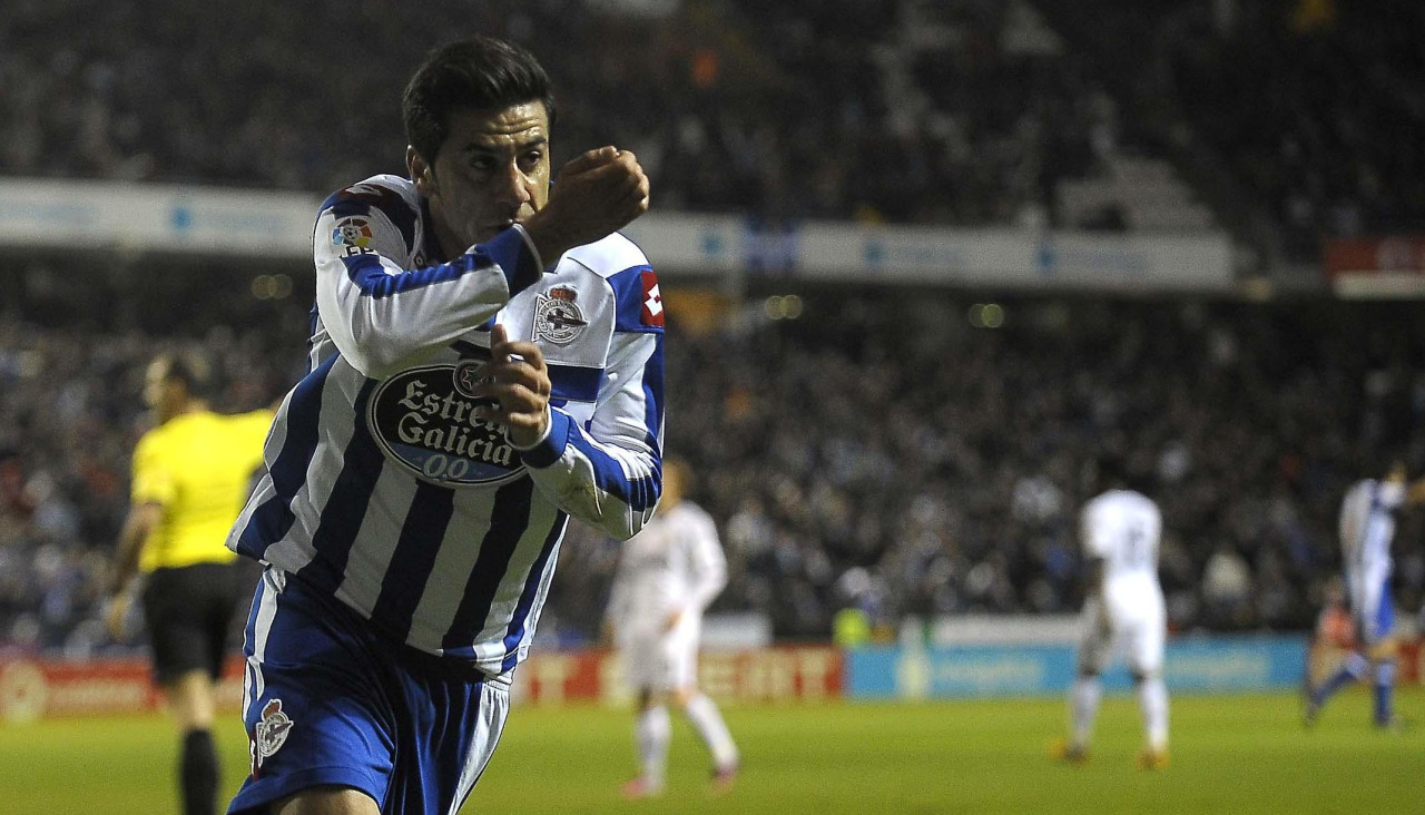 Riki celebra su gol al Real Madrid en Riazor en partido de la temporada 2012-13 (1-2)