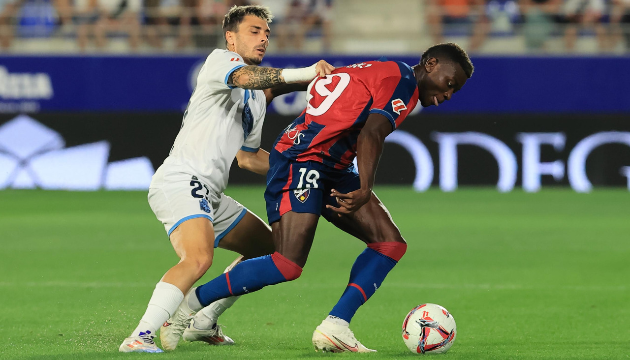 Ximo Navarro, durante el partido ante el Huesca la pasada temporada en El Alcoraz
