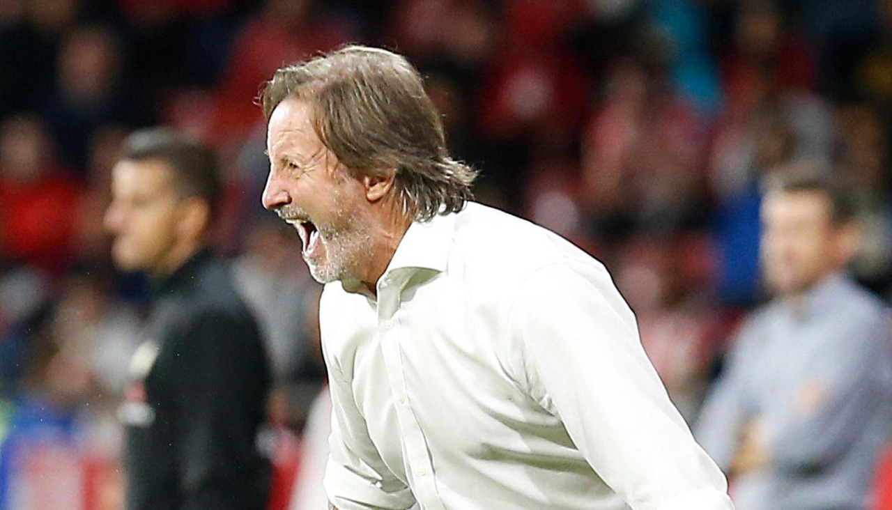 Anquela en la banda, durante un Girona-Dépor (3-1) en la campaña 2019-2020