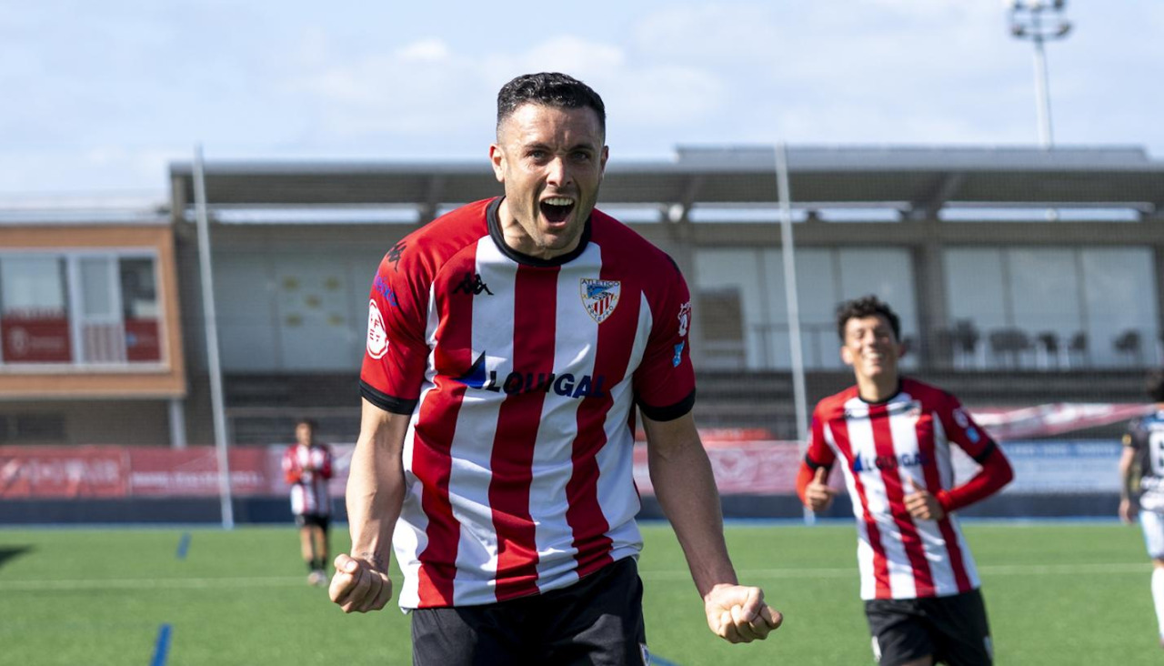 Otero celebra su tercer gol de la tarde