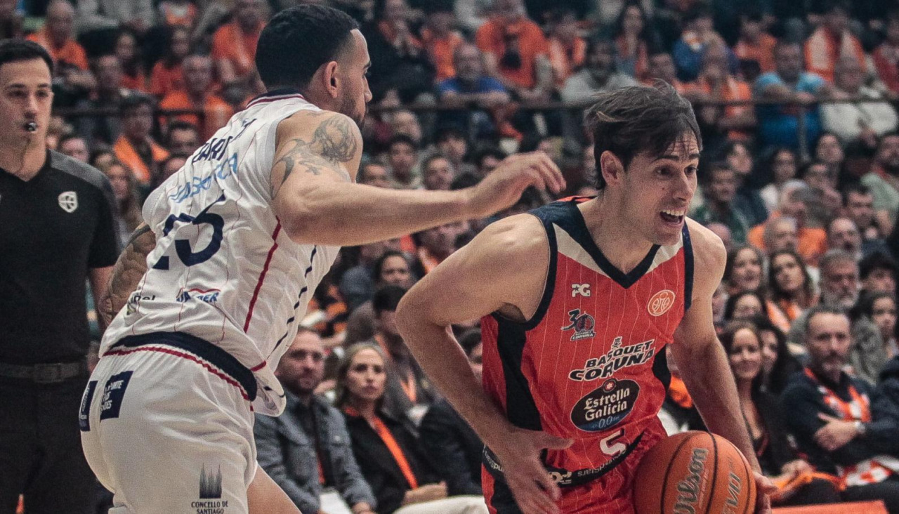 Guillem Jou ataca a Yunio Barrueta