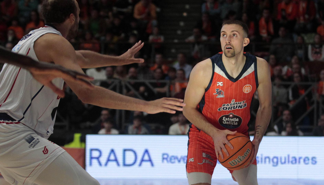 Joe Cremo, durante el derbi con el Obradoiro en el Coliseum