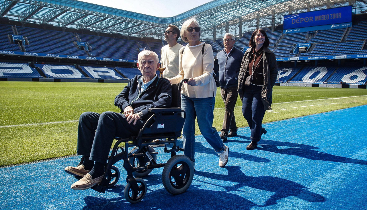 Bouza, durante el Dépor Museo Tour, junto a su familia