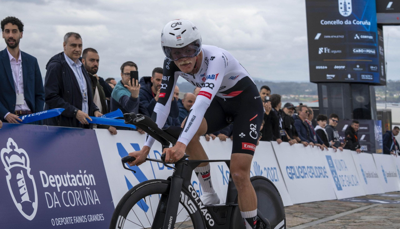 Julius Johansen, tras cruzar la meta de la primera etapa de O Gran Camiño como vencedor