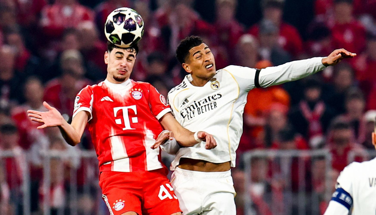 Duelo entre Aleksandar Pavlovic y Jude Bellingham en el duelo de vuelta de cuartos de final de la Champions League entre Bayern y Real Madrid