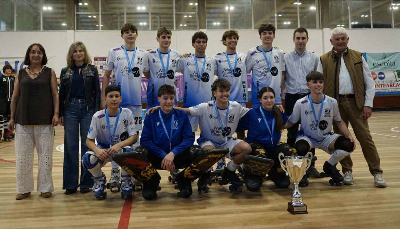 Equipo juvenil del Oleiros que se proclamó campeón gallego