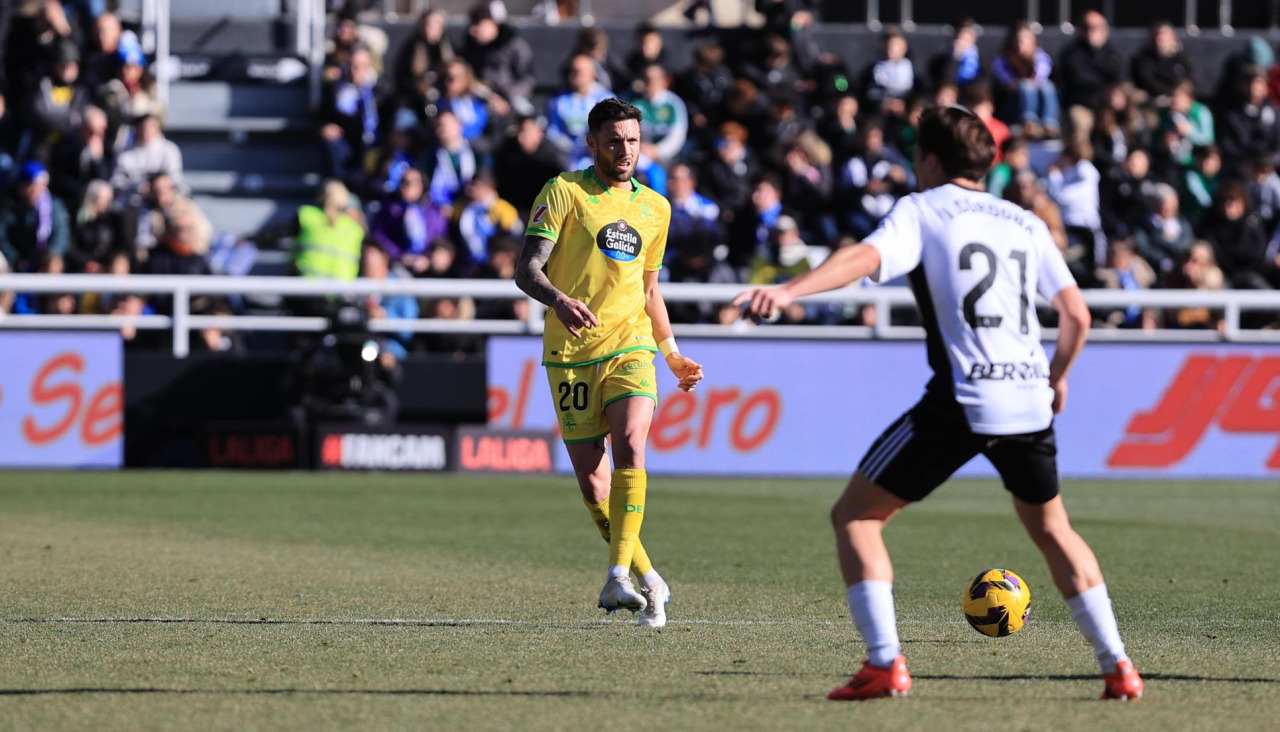 José Ángel en el encuentro ante el Burgos en El Plantío en la temporada 2024-25