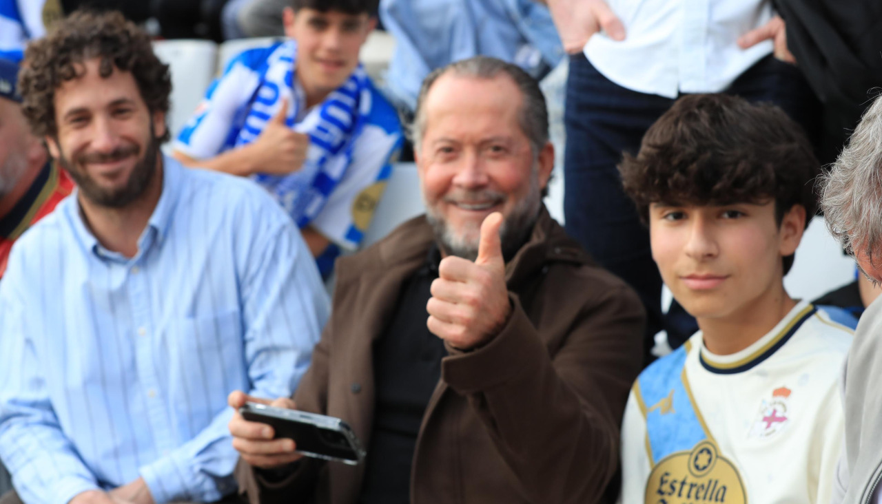 Juan Carlos Escotet en la grada visitante de El Plantío