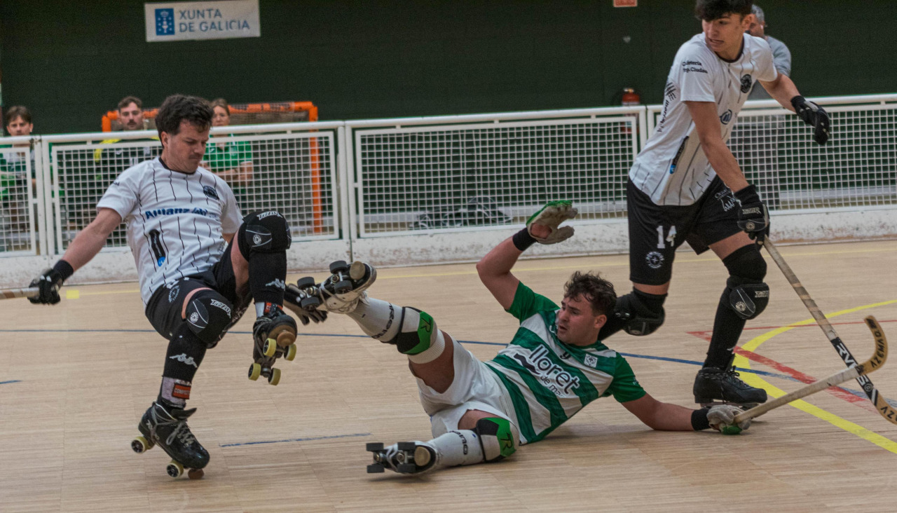 Caída entre jugadores del Dominicos y del Lloret en el partido disputado en Monte Alto