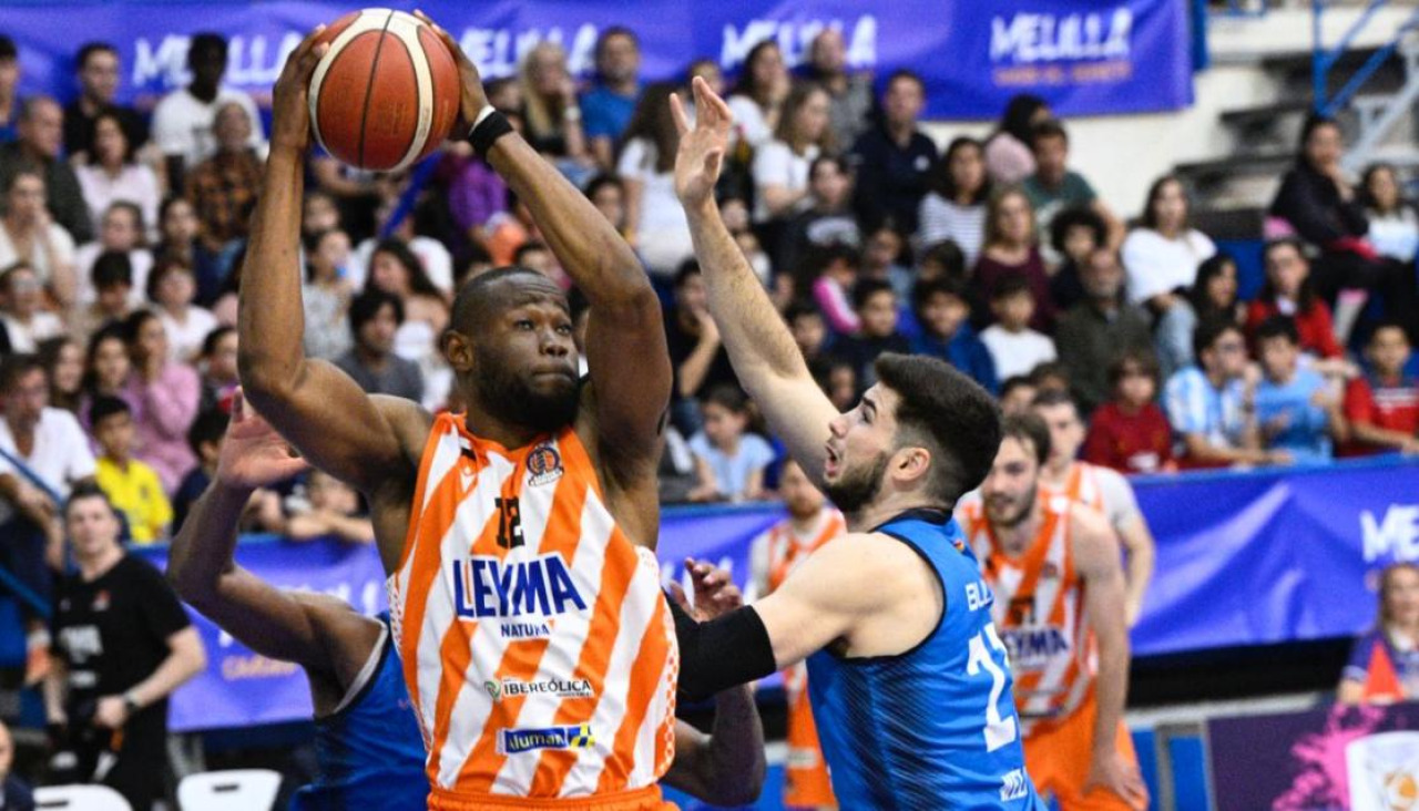 Atoumane Diagne, durante el Melilla-Leyma de la 2023-24 en el que el equipo coruñés selló el ascenso a la ACB