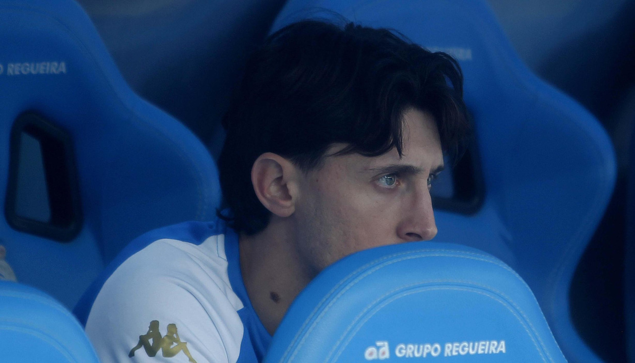 Mulattieri, en el banquillo durante un partido del Deportivo