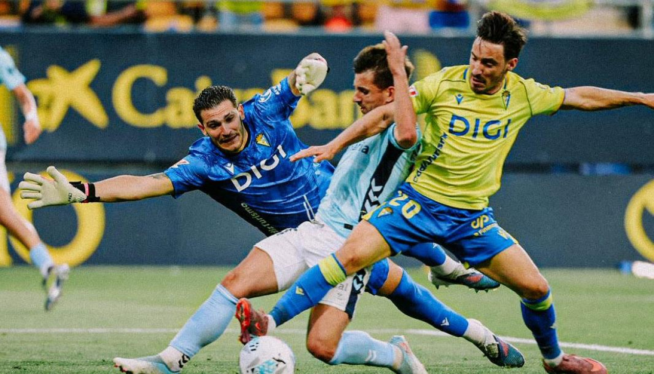 Iza Carcelén en el momento de su lesión en el Cádiz-Las Palmas