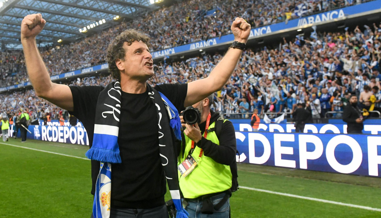 Imanol Idiakez celebra el ascenso a Segunda División con el Deportivo en mayo de 2024Ascenso Segunda División Temporada 2023-2024Deportivo - Barça Atletic 1-0