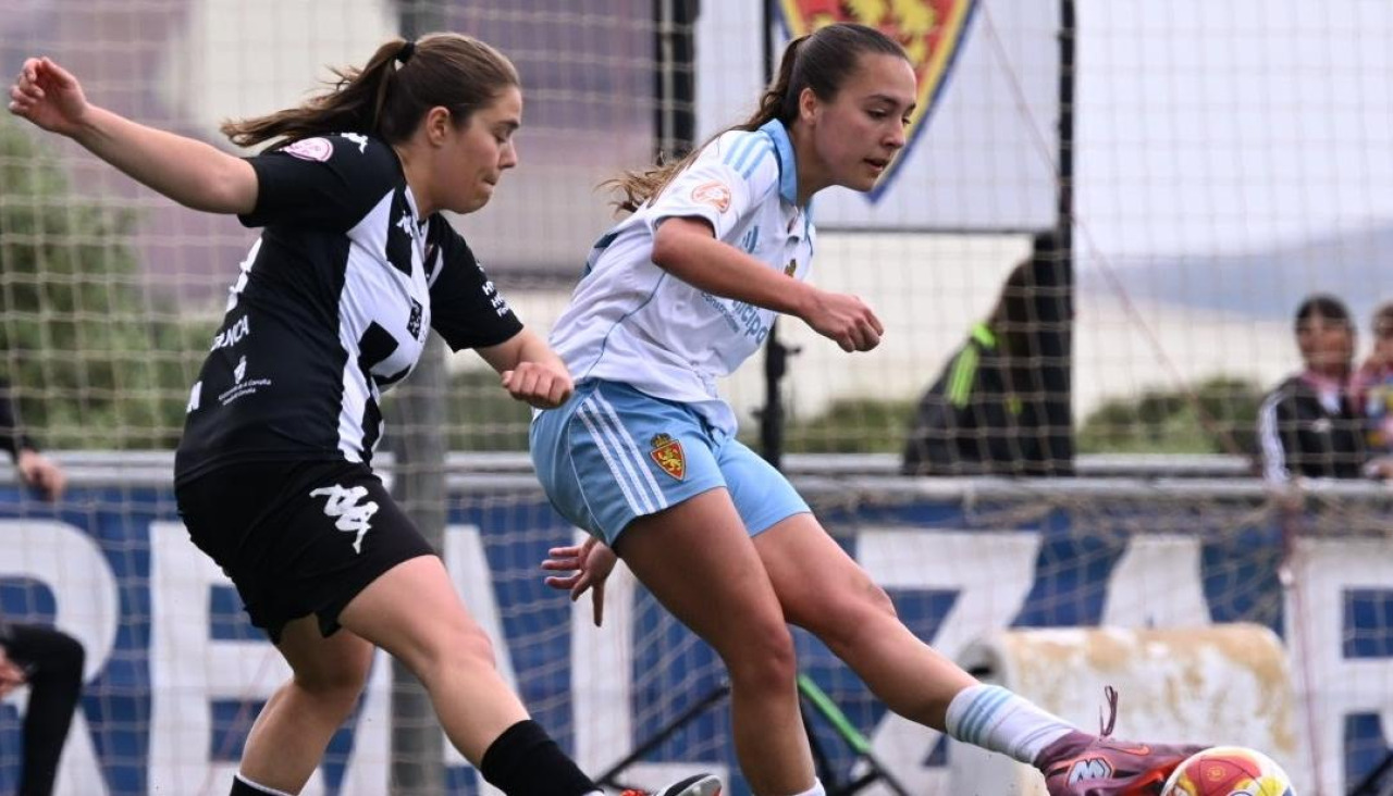 Albita marca a una jugadora del Real Zaragoza durante el partido del pasado domingo