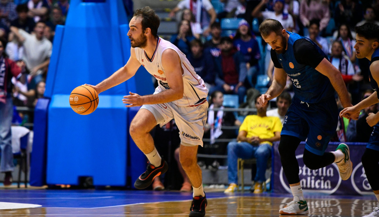 Acción de Ale Galán durante el Obradoiro-Gipuzkoa