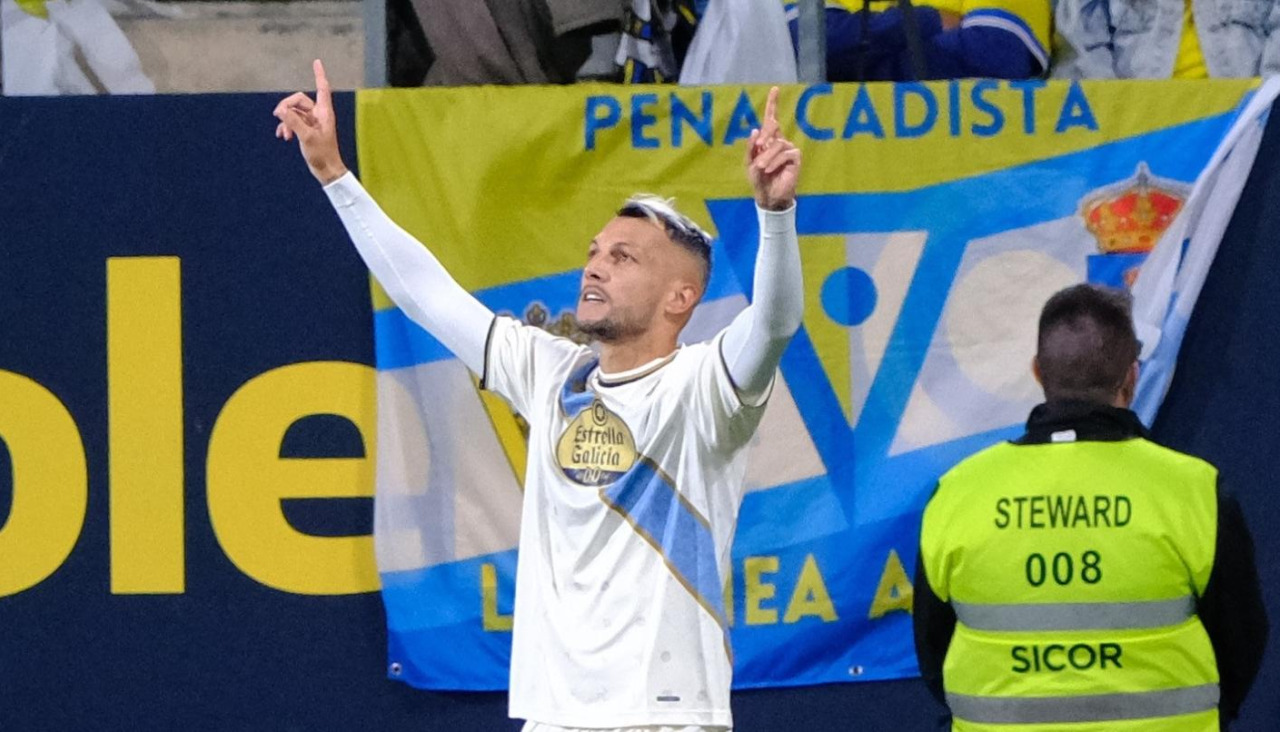 Stoichkov celebra su tanto en el Cádiz-Dépor