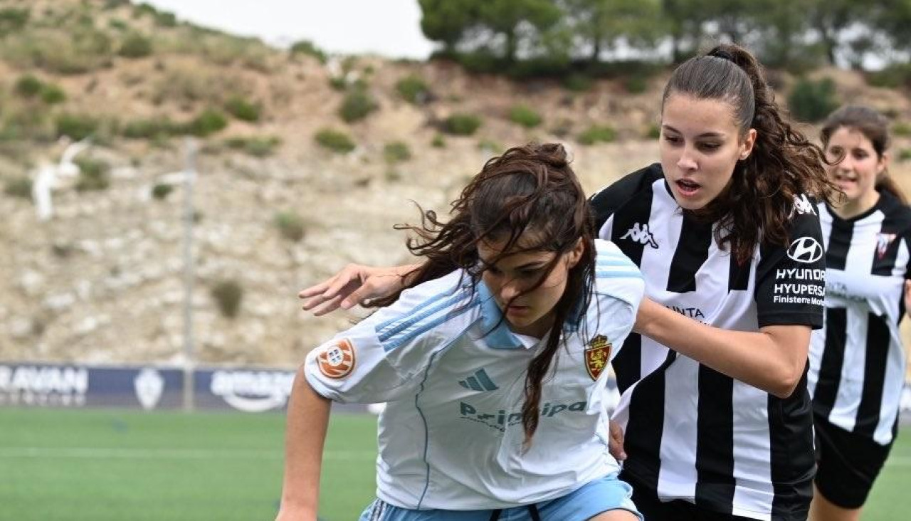 Valeria Trashorras, lateral izquierda del Victoria, durante el partido de ida