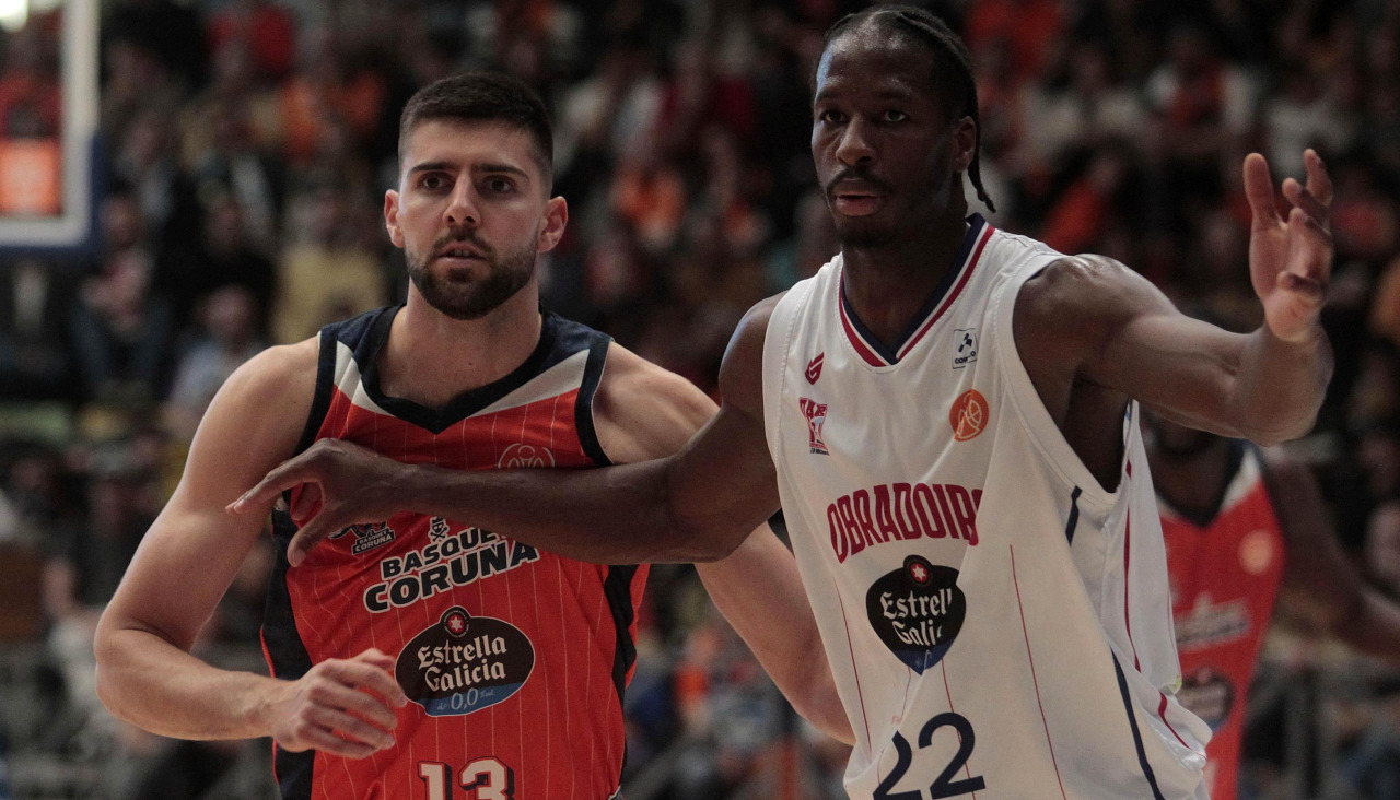 Danilo Brnovic y Travis Munnings, durante el decisivo Básquet Coruña-Obradoiro