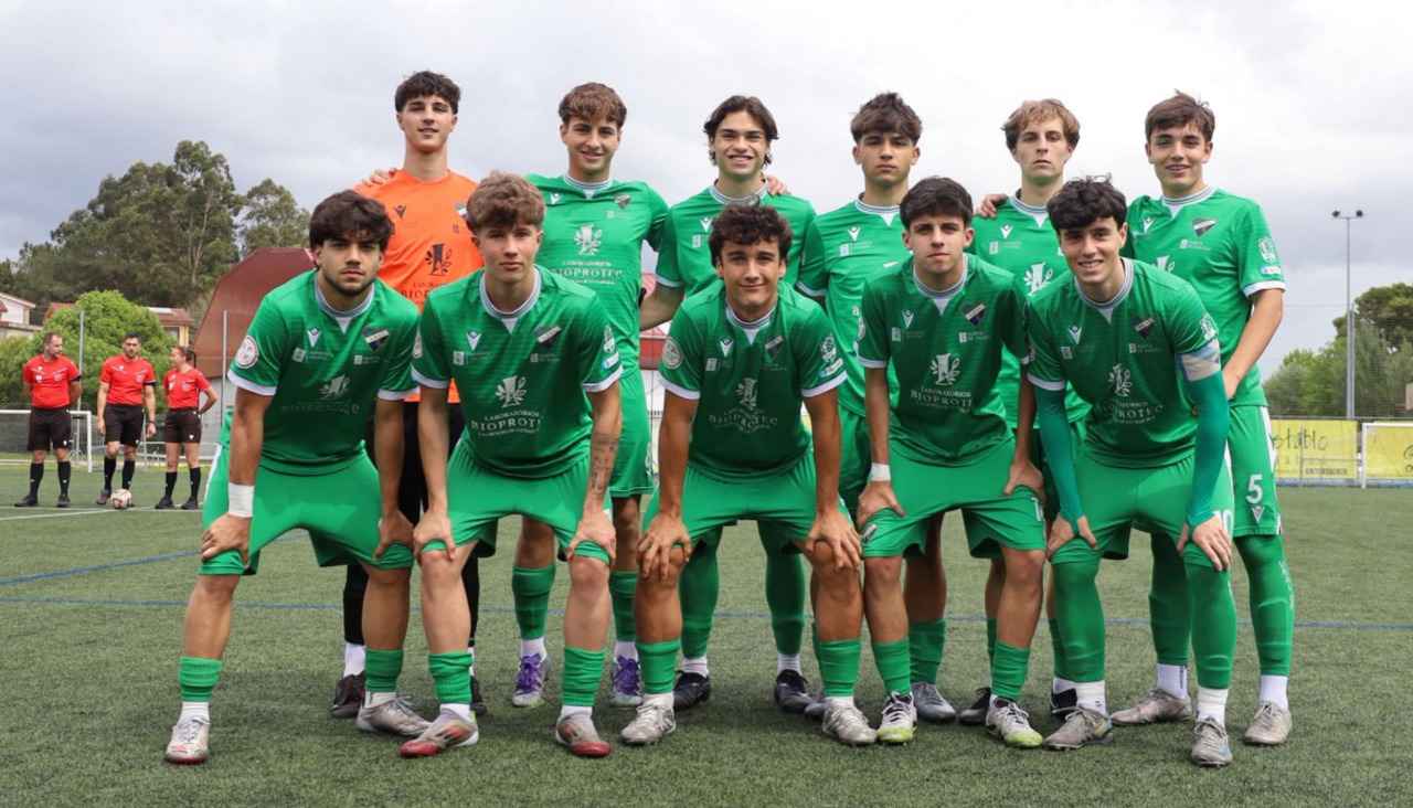 Alineación titular del Ural Juvenil en el partido en Bertamiráns que significó el ascenso