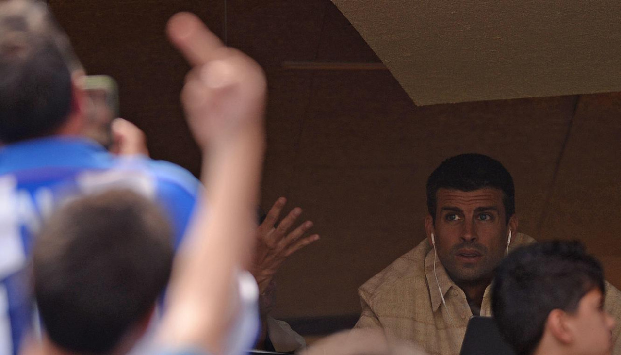 Gerard Piqué en uno de los palcos de Riazor