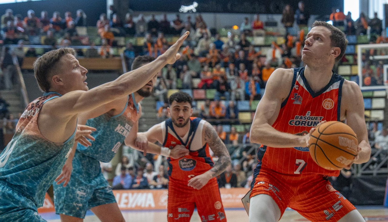 Segundo partido de playoffs entre Leyma Básquet Coruña y Menorca