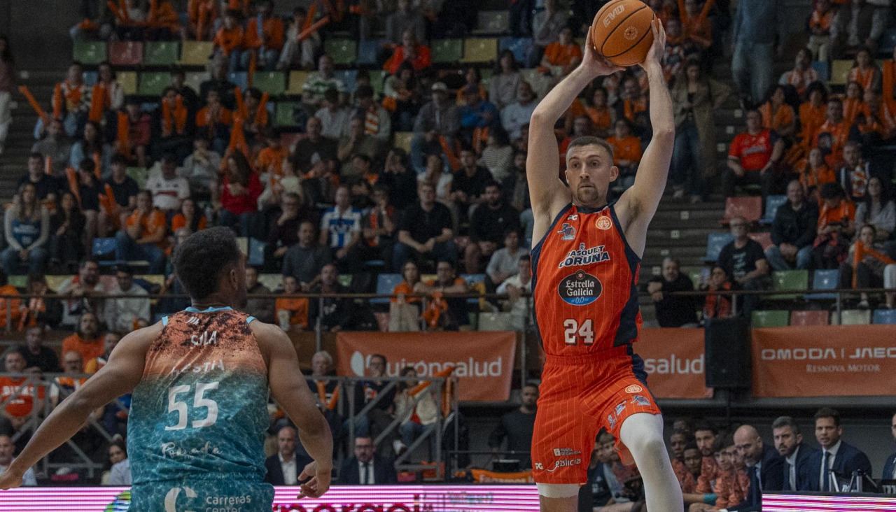 Segundo partido de playoffs entre Leyma Básquet Coruña y Menorca