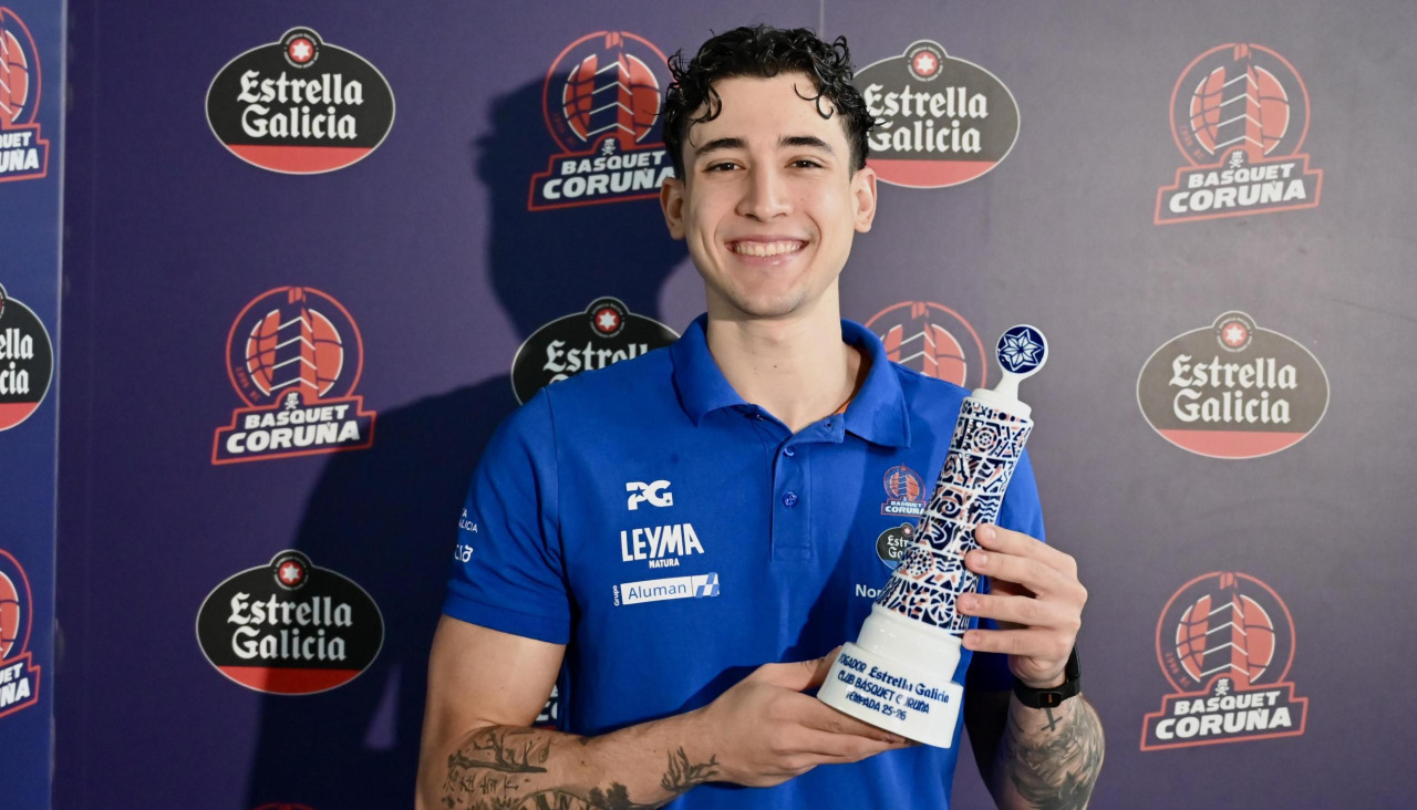 Caio Pacheco, con el trofeo al Jugador Estrella de la temporada
