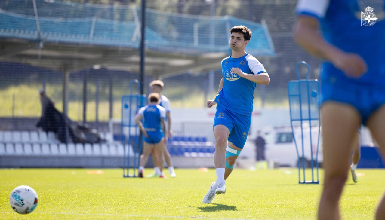 Riki Rodríguez, durante el entrenamiento de este miércoles en Abegondo