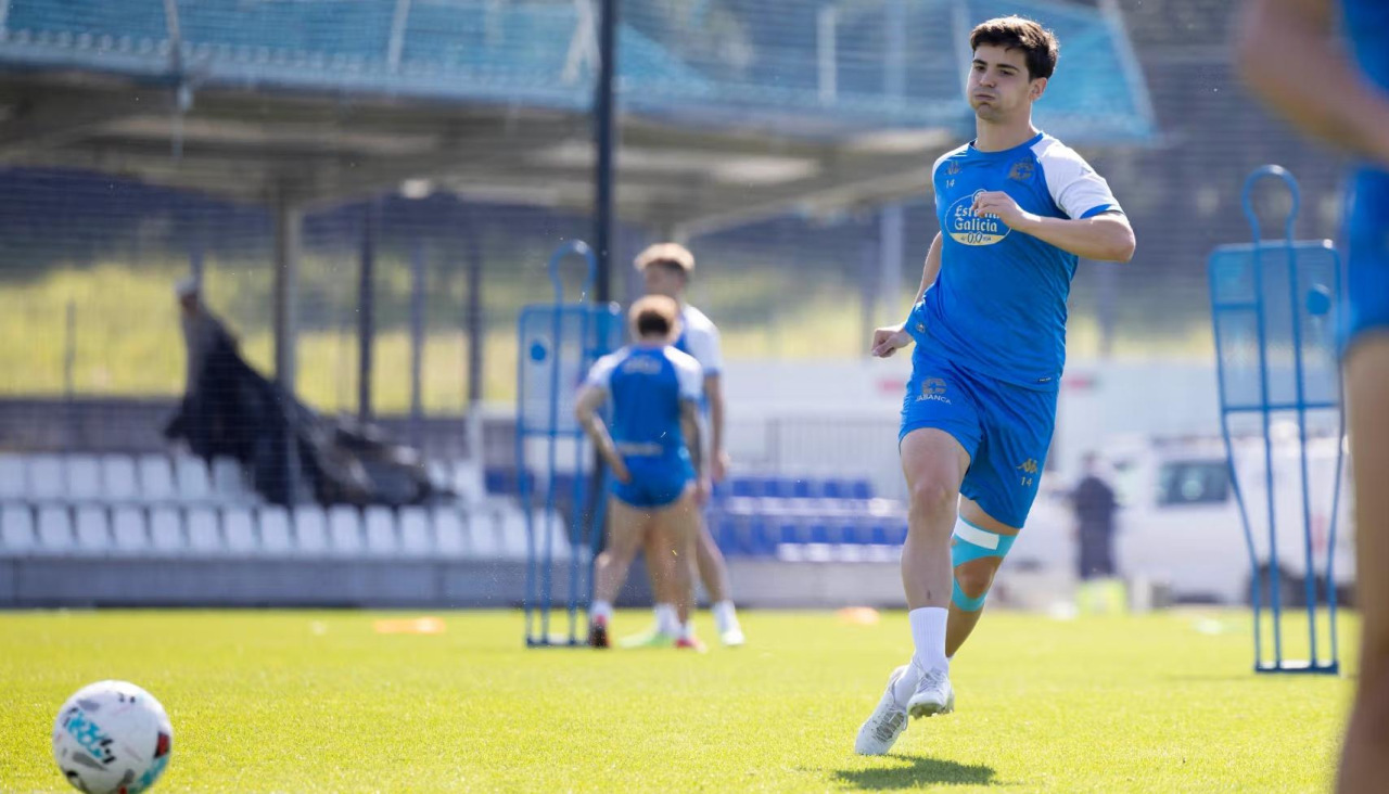 Riki Rodríguez, durante el entrenamiento de este miércoles en Abegondo
