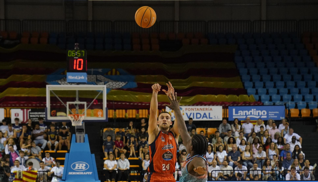 Tercer partido entre Menorca y Básquet Coruña